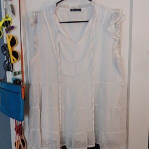 💜 3/$15💜White Ruffled Sleeveless Top by Pretty Garden, Large💜